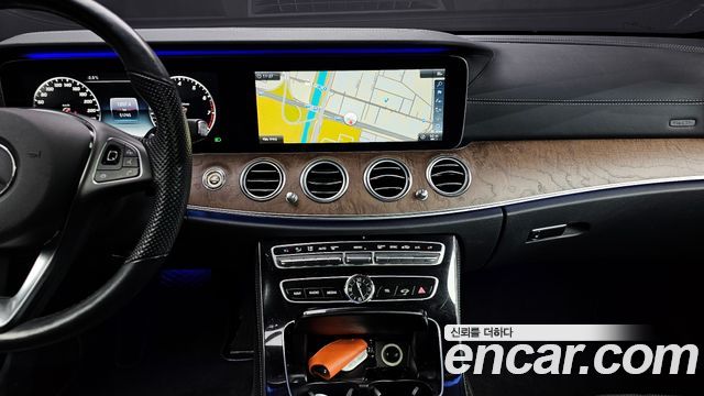 Mercedes-Benz E-Class E300 4MATIC Exclusive