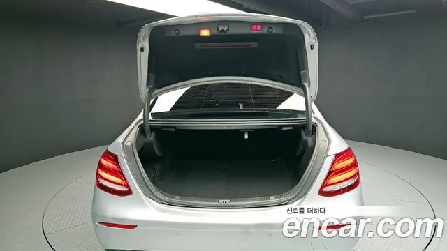 Mercedes-Benz E-Class E300 4MATIC Exclusive