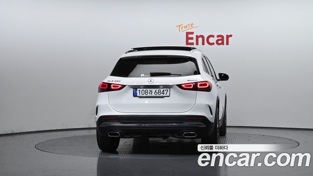 Mercedes-Benz GLA-Class GLA250 4MATIC