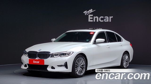 BMW 3-Series 320i Luxury