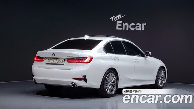 BMW 3-Series 320i Luxury