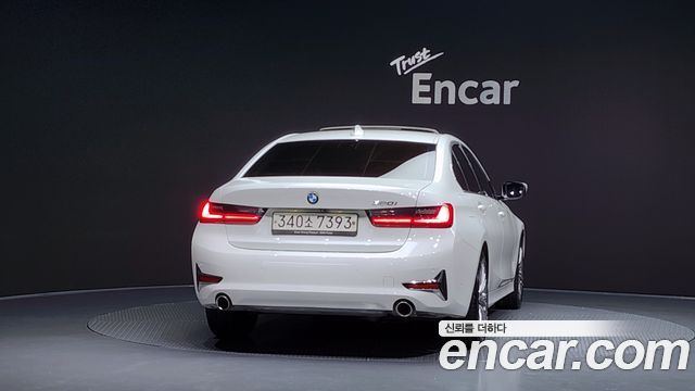 BMW 3-Series 320i Luxury