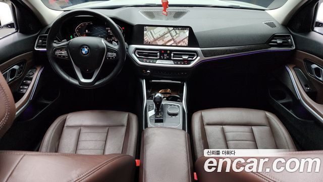 BMW 3-Series 320i Luxury