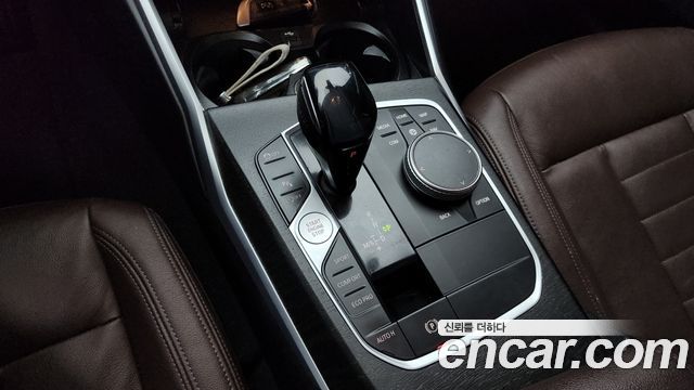 BMW 3-Series 320i Luxury