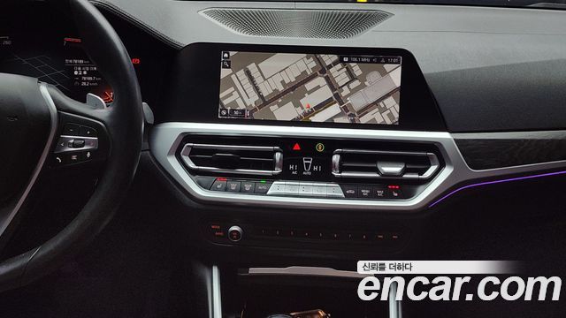 BMW 3-Series 320i Luxury