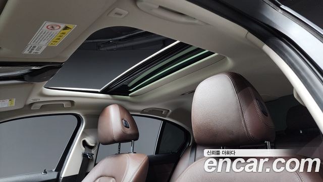 BMW 3-Series 320i Luxury