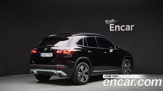 Mercedes-Benz GLA-Class GLA220