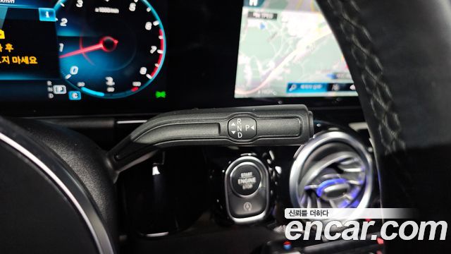 Mercedes-Benz GLA-Class GLA220