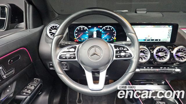 Mercedes-Benz GLA-Class GLA220