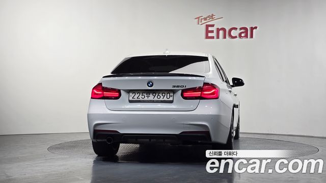 BMW 3-Series 320i M Sport Shadow