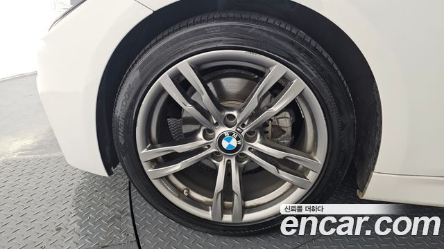 BMW 3-Series 320i M Sport Shadow