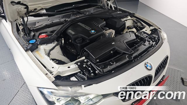 BMW 3-Series 320i M Sport Shadow