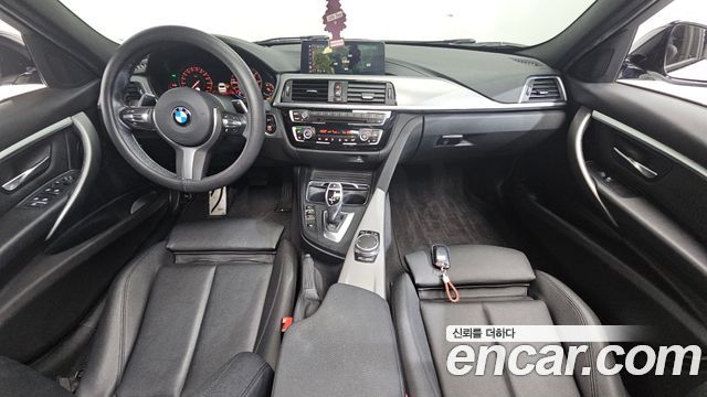 BMW 3-Series 320i M Sport Shadow