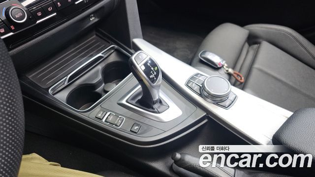 BMW 3-Series 320i M Sport Shadow