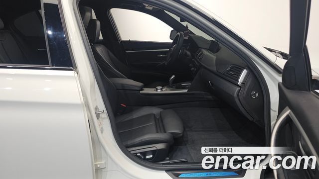BMW 3-Series 320i M Sport Shadow