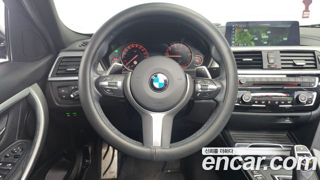BMW 3-Series 320i M Sport Shadow