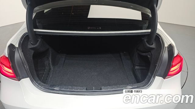 BMW 3-Series 320i M Sport Shadow