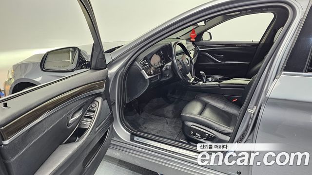 BMW 5-Series 520d xDrive Luxury Plus