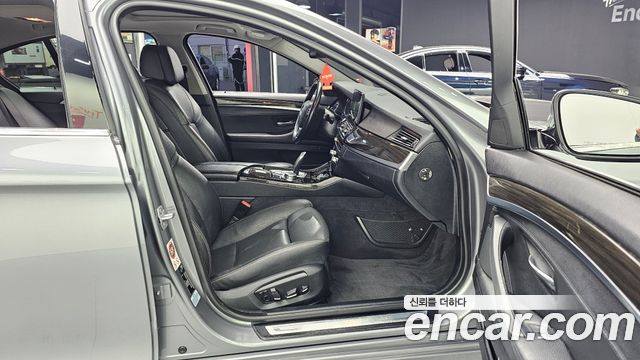 BMW 5-Series 520d xDrive Luxury Plus