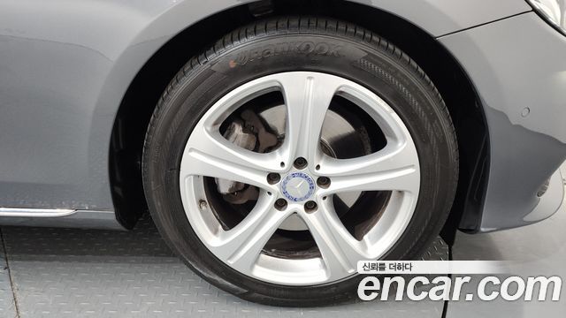 Mercedes-Benz E-Class E200 Avantgarde