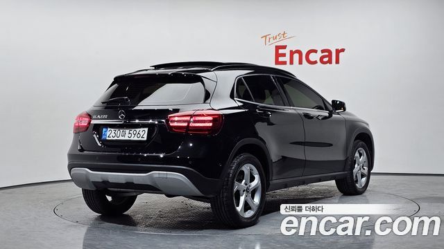 Mercedes-Benz GLA-Class GLA220