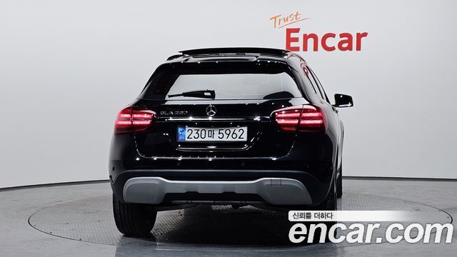 Mercedes-Benz GLA-Class GLA220