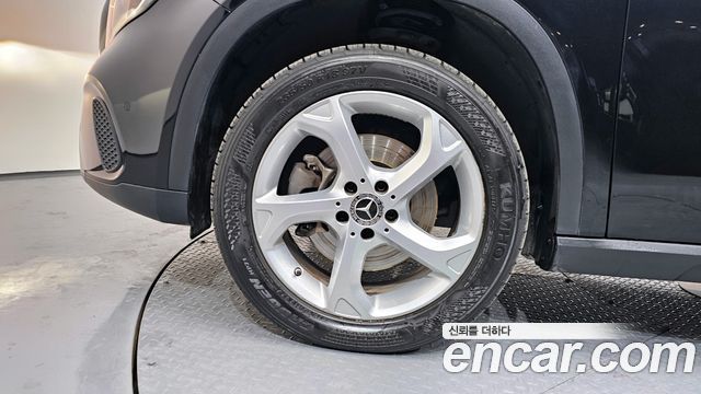 Mercedes-Benz GLA-Class GLA220