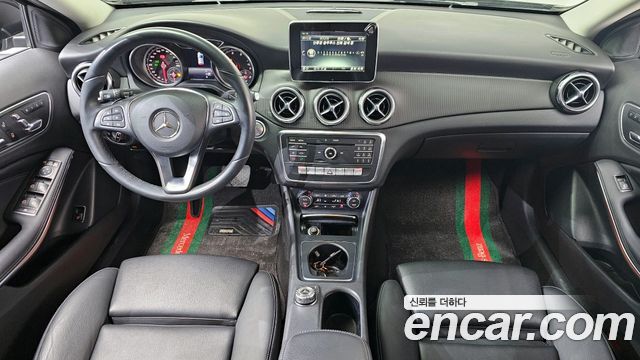 Mercedes-Benz GLA-Class GLA220