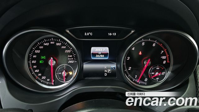 Mercedes-Benz GLA-Class GLA220