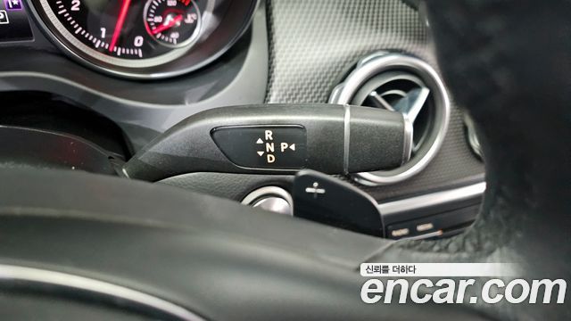 Mercedes-Benz GLA-Class GLA220