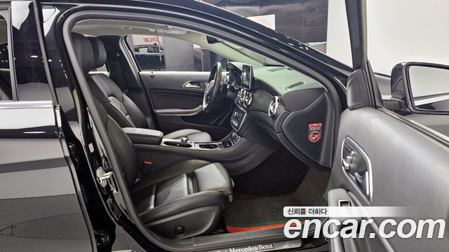 Mercedes-Benz GLA-Class GLA220