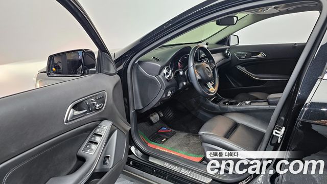 Mercedes-Benz GLA-Class GLA220