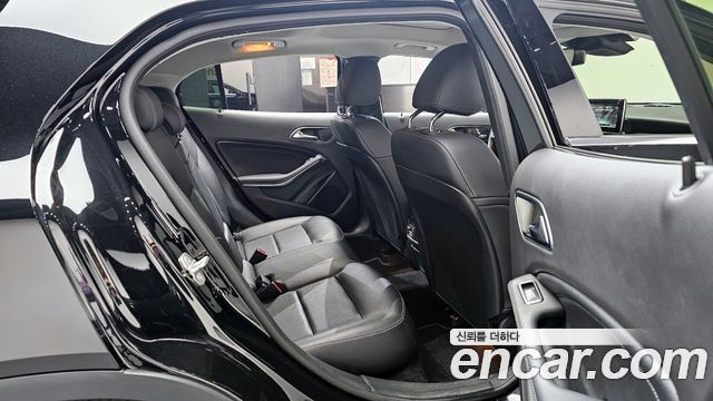 Mercedes-Benz GLA-Class GLA220
