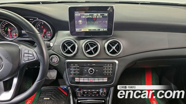 Mercedes-Benz GLA-Class GLA220