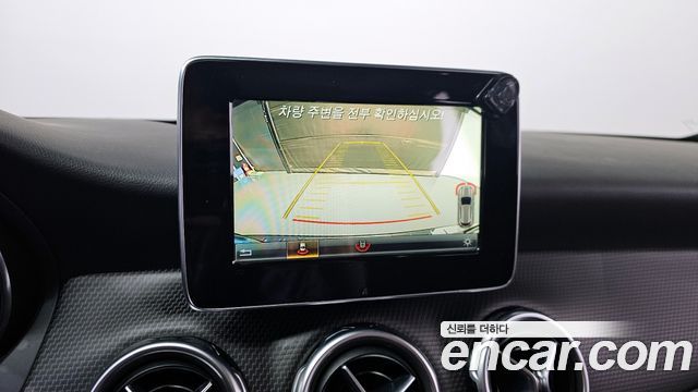 Mercedes-Benz GLA-Class GLA220