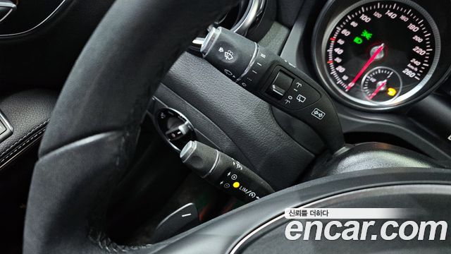 Mercedes-Benz GLA-Class GLA220