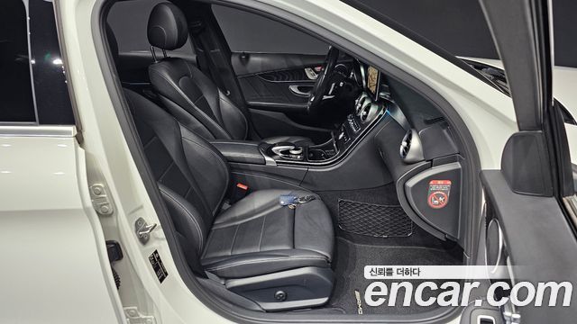Mercedes-Benz C-Class W205 C200 4MATIC AMG Line
