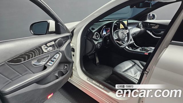 Mercedes-Benz C-Class W205 C200 4MATIC AMG Line