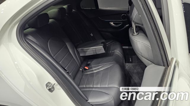 Mercedes-Benz C-Class W205 C200 4MATIC AMG Line