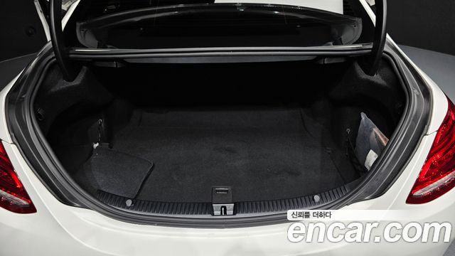 Mercedes-Benz C-Class W205 C200 4MATIC AMG Line