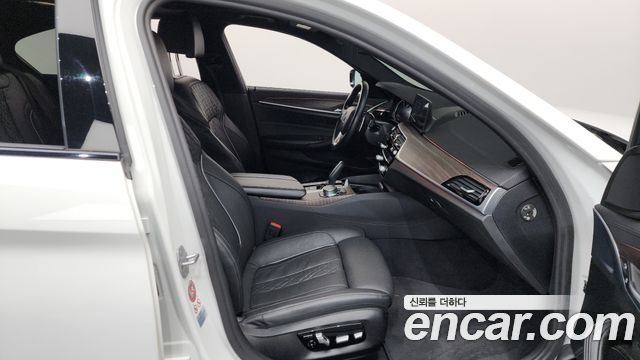 BMW 5-Series 530i xDrive M Sport Package Plus