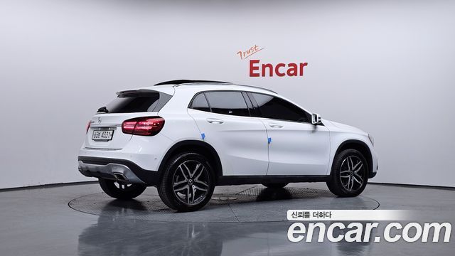 Mercedes-Benz GLA-Class GLA220 Premium