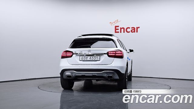 Mercedes-Benz GLA-Class GLA220 Premium