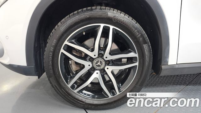 Mercedes-Benz GLA-Class GLA220 Premium
