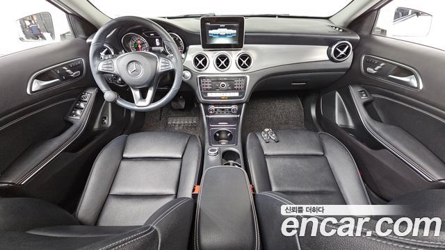 Mercedes-Benz GLA-Class GLA220 Premium