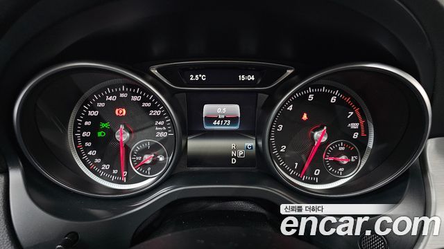 Mercedes-Benz GLA-Class GLA220 Premium