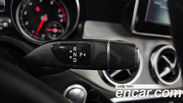 Mercedes-Benz GLA-Class GLA220 Premium