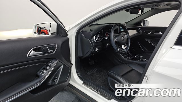 Mercedes-Benz GLA-Class GLA220 Premium