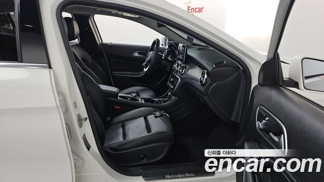 Mercedes-Benz GLA-Class GLA220 Premium