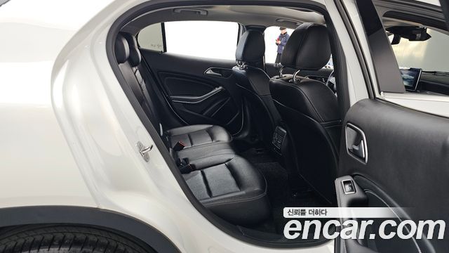 Mercedes-Benz GLA-Class GLA220 Premium